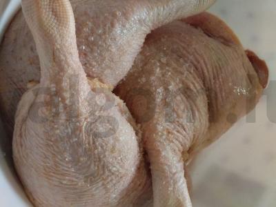 Nuostabūs antis šlaunelės su obuoliais ir bulvėmis orkaitėje Žingsnis 1