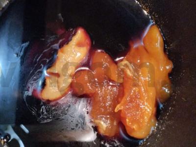 Nuostabūs antis šlaunelės su obuoliais ir bulvėmis orkaitėje Žingsnis 7