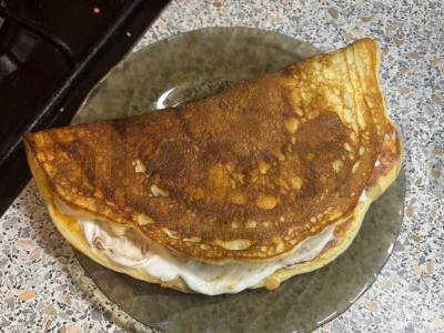 Varškės blynai su jogurtu ir bananais pagrindine nuotrauka