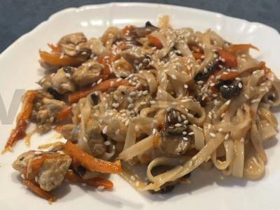 Udon su terijaki padažu pagrindine nuotrauka