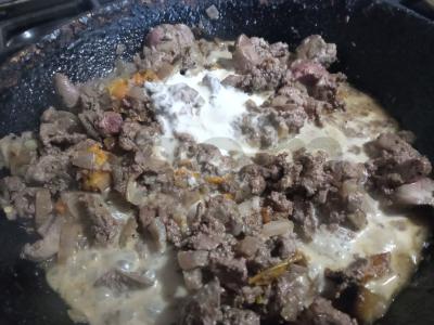 Vištienos kepenėlės su konservuotais pipirais ir baziliku Žingsnis 2