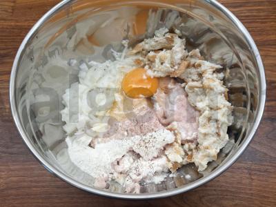 Troškintos vištienos kotletai su žaliąja pupelių Žingsnis 2