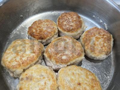 Troškintos vištienos kotletai su žaliąja pupelių Žingsnis 4