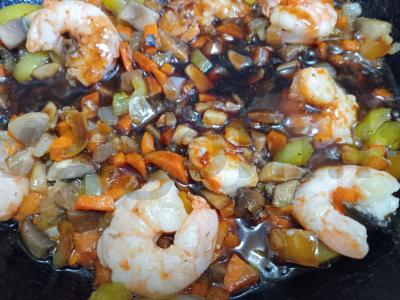 Vokas su krevetėmis ir grikių makaronais Žingsnis 7