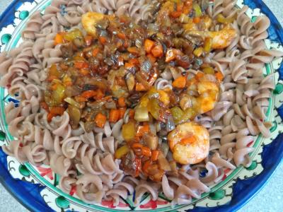 Vokas su krevetėmis ir grikių makaronais Žingsnis 10