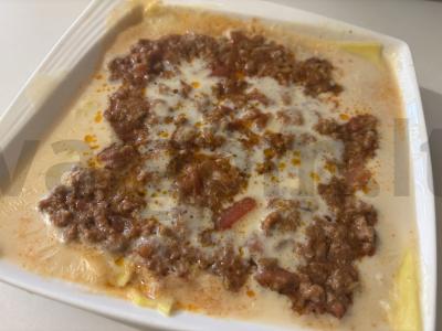 Lasagna mikrobangų krosnelėje pagrindine nuotrauka