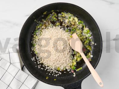 Risotto su salierų šaknimis ir stručiais Žingsnis 4