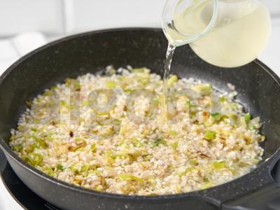 Risotto su salierų šaknimis ir stručiais Žingsnis 5
