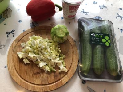 Daržovių salotas su ridikėliais ir grietine Žingsnis 1