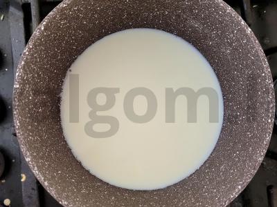 Sotūs kukurūzų košė su pienu, sūriu ir kiaušiniu Žingsnis 1