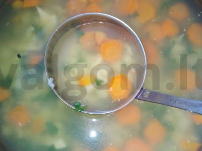 Ežerinių lydekų sriuba su bulvėmis ir morkomis pagrindine nuotrauka