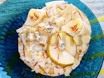 Užkandis „Įdomus“ su kriauše ir sūriu pagrindine nuotrauka