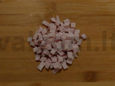 Salotas su pomidorais, kiaušiniu ir kumpiu Žingsnis 3