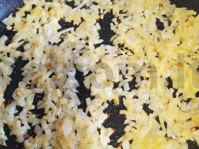 Žuvies apkepas su ryžiais, kiaušiniu ir grietine Žingsnis 1