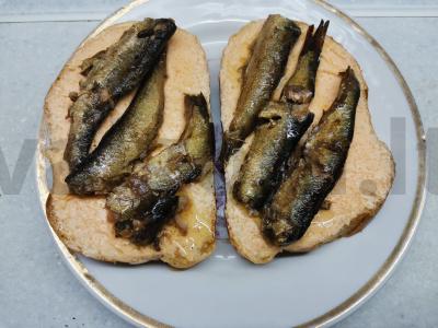 Sumuštiniai su šprotų ir šprotu ikra Žingsnis 3