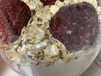 Pusryčiai „Tinginys“ su uogomis ir jogurtu Žingsnis 3