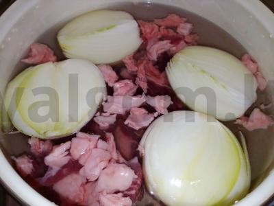 Sriuba su jautiena, perlinėmis kruopomis ir svogūnais Žingsnis 2