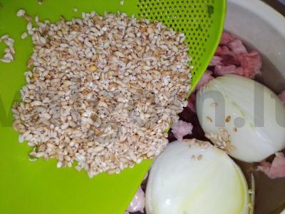 Sriuba su jautiena, perlinėmis kruopomis ir svogūnais Žingsnis 3