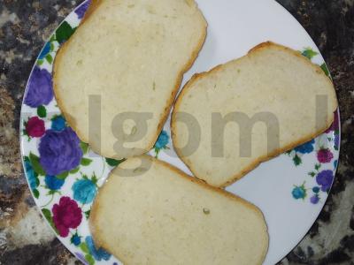 Sumuštiniai su dešra, pomidorais ir sūriu pusryčiams Žingsnis 1