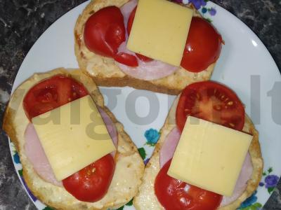 Sumuštiniai su dešra, pomidorais ir sūriu pusryčiams Žingsnis 5