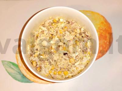 Salotas „Kruiz“ su rūkytomis skumbrėmis pagrindine nuotrauka