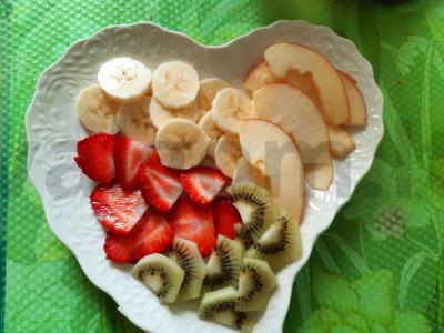 Vaisių spring roll'ai su braškėmis Žingsnis 1