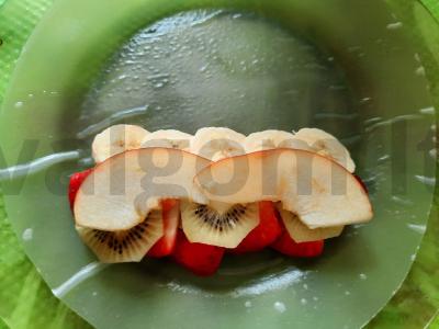 Vaisių spring roll'ai su braškėmis Žingsnis 2