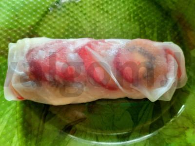 Vaisių spring roll'ai su braškėmis Žingsnis 3
