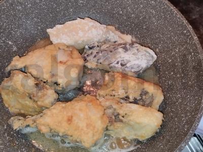 Kepta dantyta žuvis kiaušinyje Žingsnis 4