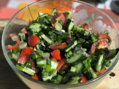 Pavasario salotas su vyšniniais pomidorais ir baziliku Žingsnis 5