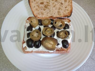 Ciabatta sumuštinis su kiaušiniu ir alyvuogėmis Žingsnis 3