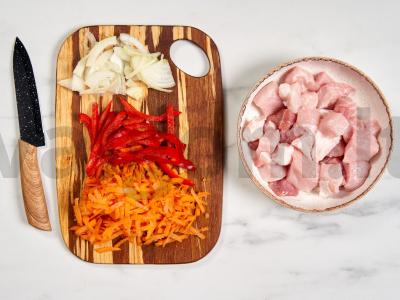 Sriuba iš kiaulienos su ryžiais ir pomidorų pasta Žingsnis 1