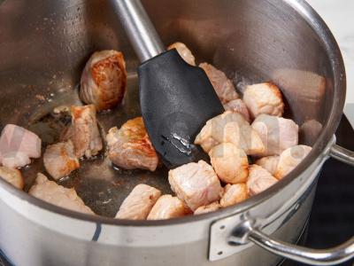 Sriuba iš kiaulienos su ryžiais ir pomidorų pasta Žingsnis 2