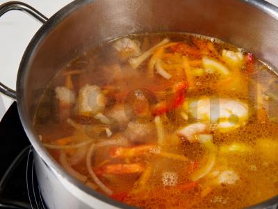 Sriuba iš kiaulienos su ryžiais ir pomidorų pasta Žingsnis 4