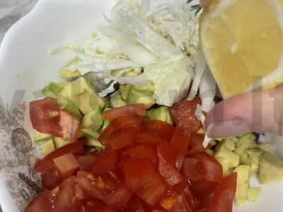 Lengvas salotas „Sveikata“ su avokadu Žingsnis 4