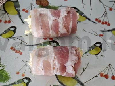 Bakonas su sūrio ir kiaušinio įdaru pagrindine nuotrauka