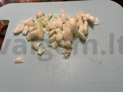 Vištiena, troškinta su špinatais Žingsnis 2