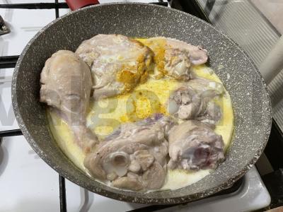 Vištiena, troškinta su špinatais Žingsnis 4