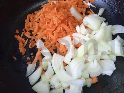 Perlovka su grybais, vištiena ir jalapeño pipirais Žingsnis 1