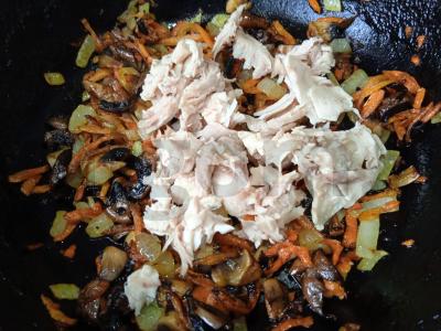 Perlovka su grybais, vištiena ir jalapeño pipirais Žingsnis 4