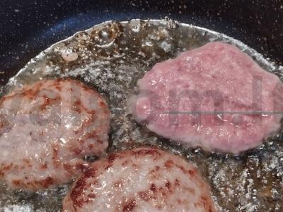 Kiaulienos kotletų burgeriai su burgerių padažu Žingsnis 2