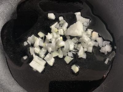 Spagečiai su vištienos krūtinėle ir marinuotais pomidorais Žingsnis 1