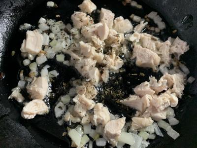 Spagečiai su vištienos krūtinėle ir marinuotais pomidorais Žingsnis 2