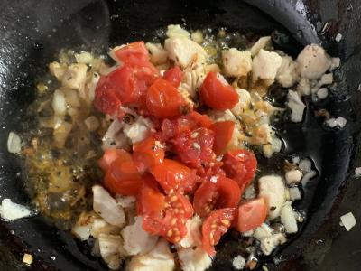 Spagečiai su vištienos krūtinėle ir marinuotais pomidorais Žingsnis 3