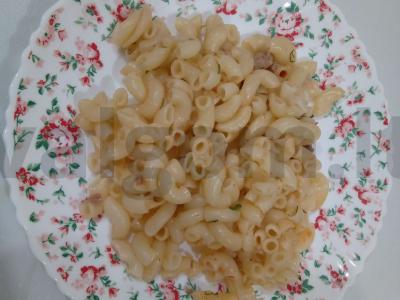 Makaronai su kiaulienos troškiniu pomidorų padaže pagrindine nuotrauka