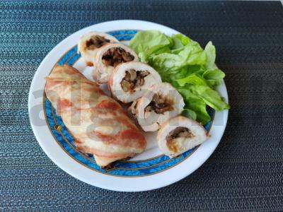 Ritinys su grybais ir bekonu pagrindine nuotrauka