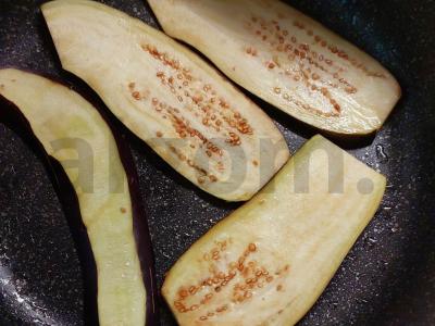 Baklažanų ritinėliai su dešrainiu sūriu Žingsnis 8