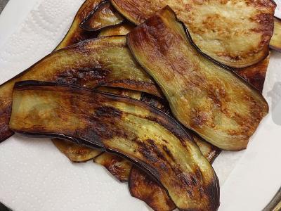 Baklažanų ritinėliai su dešrainiu sūriu Žingsnis 9