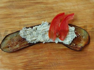 Baklažanų ritinėliai su dešrainiu sūriu Žingsnis 10