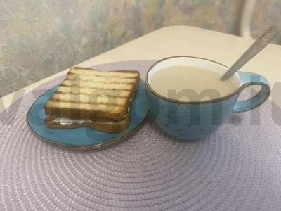 Namų sumuštinis su žuvimi ir varškės sūriu pagrindine nuotrauka